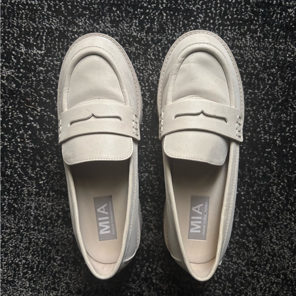 MIA Women's Cream Loafers